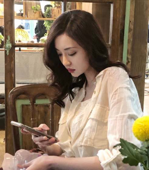 《相遇别离》正式杀青,林更新现代造型超帅,与女主又甜又虐