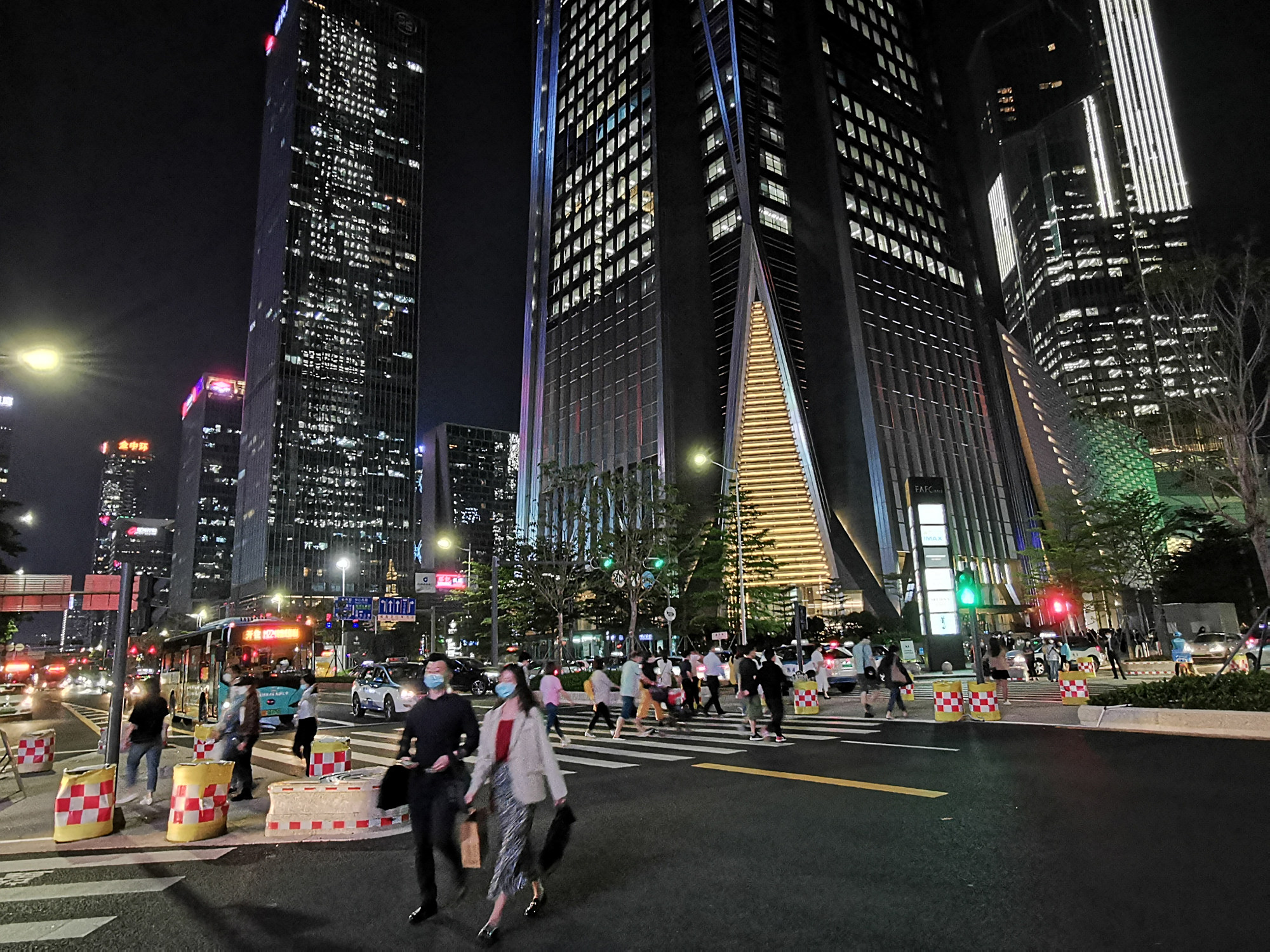 实拍深圳cbd夜景!这个全国绿化最好的cbd夜景怎么样?