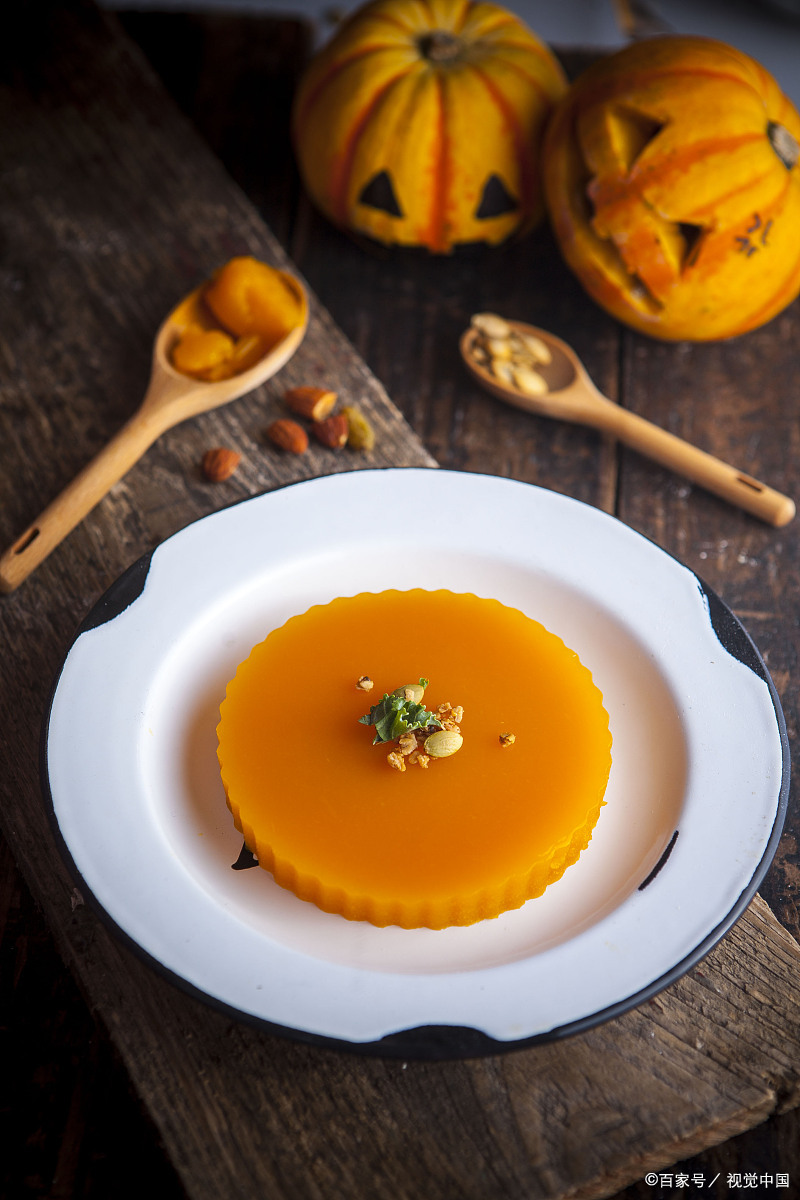 秋天的甜品南瓜凉糕香甜细腻微凉软糯每一口都是舌尖的享受