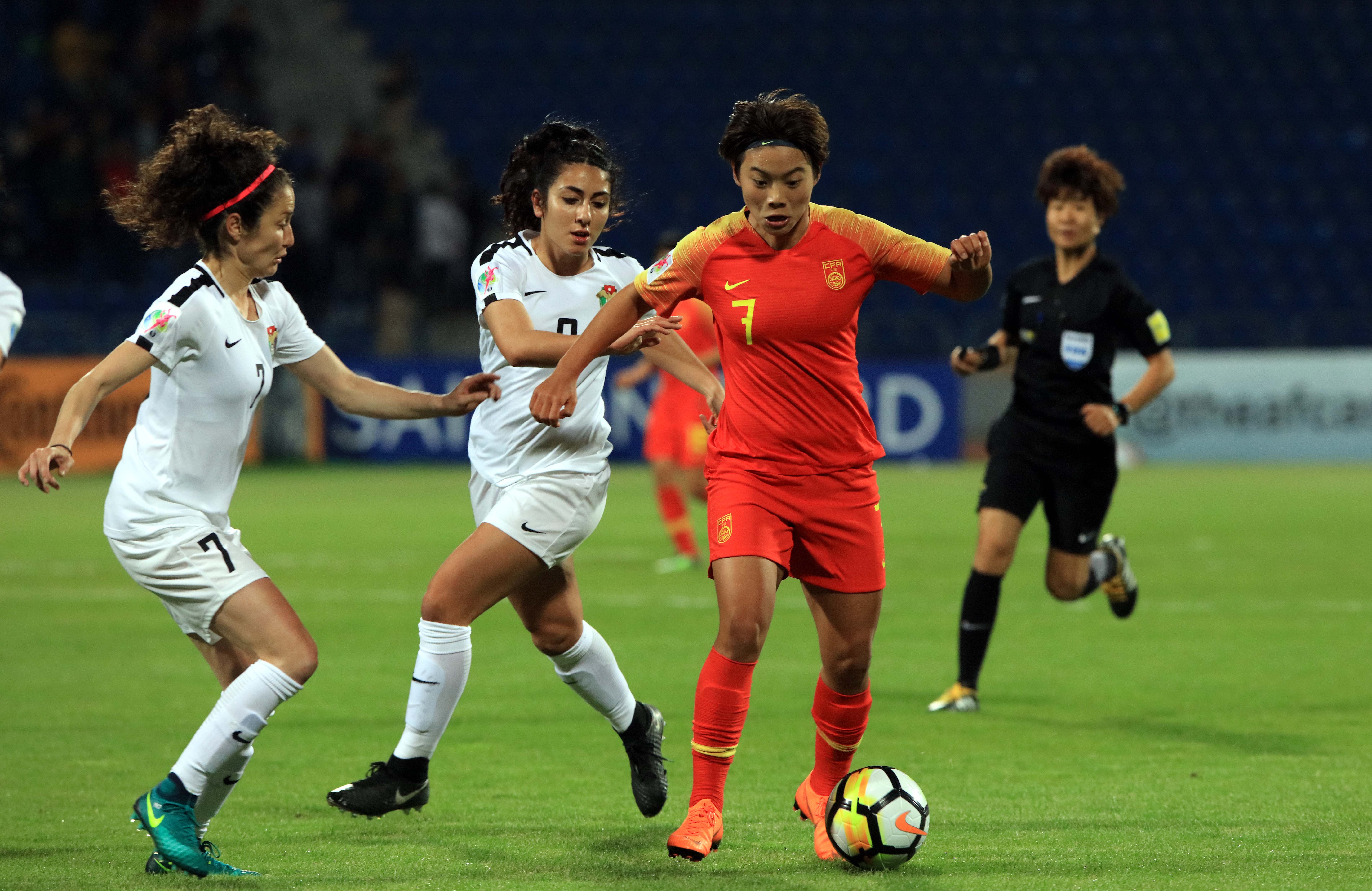 足球——女足亚洲杯:中国队晋级半决赛(1)