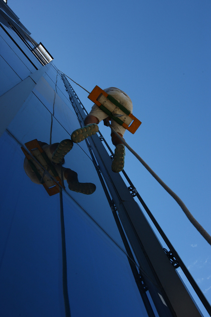 空调安装你愿意交高空作业费吗?