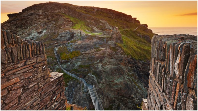 历史:康沃尔郡悬崖上的廷塔杰尔城堡揭示了其惊人的秘密!