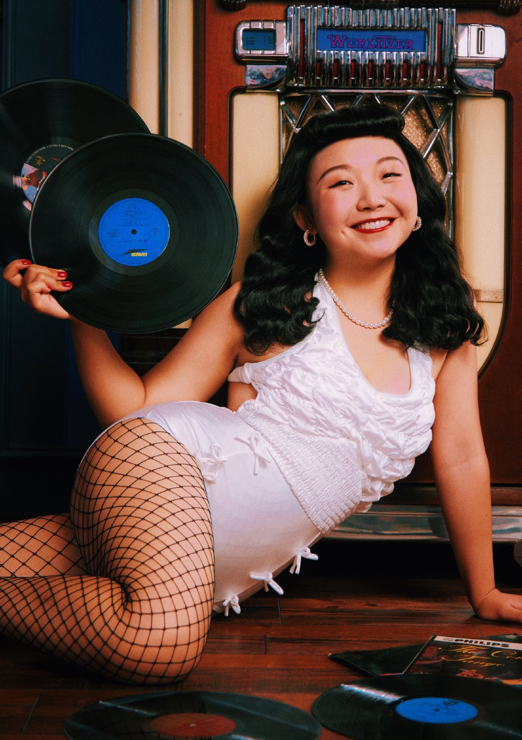 辣目洋子变身复古女郎,性感又可爱的画风美到不敢认,看完想增肥