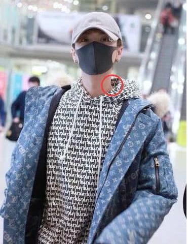鹿晗现身机场!脖颈处草莓印比字母衣服还抢镜,网友:太疯狂了!