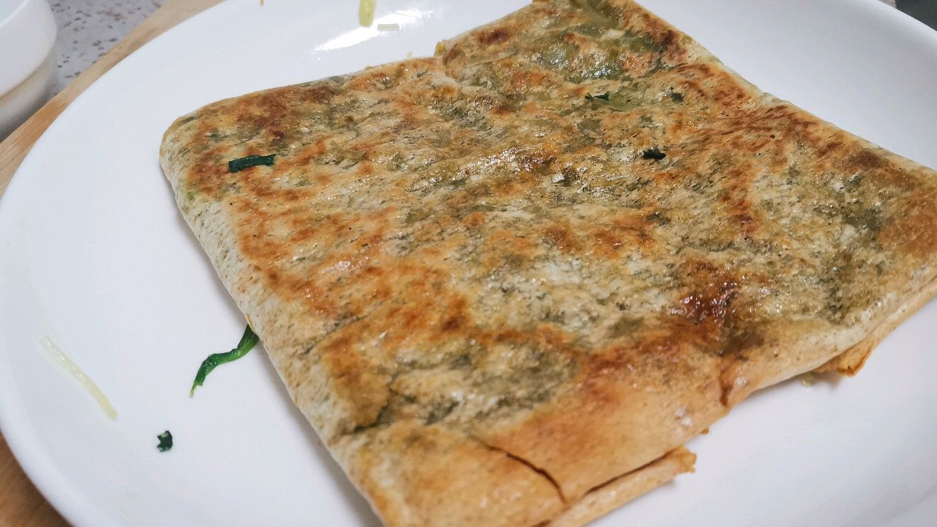 韭菜煎饼香脆可口,满口菜香就要这样制作,山东菜煎饼简单做法