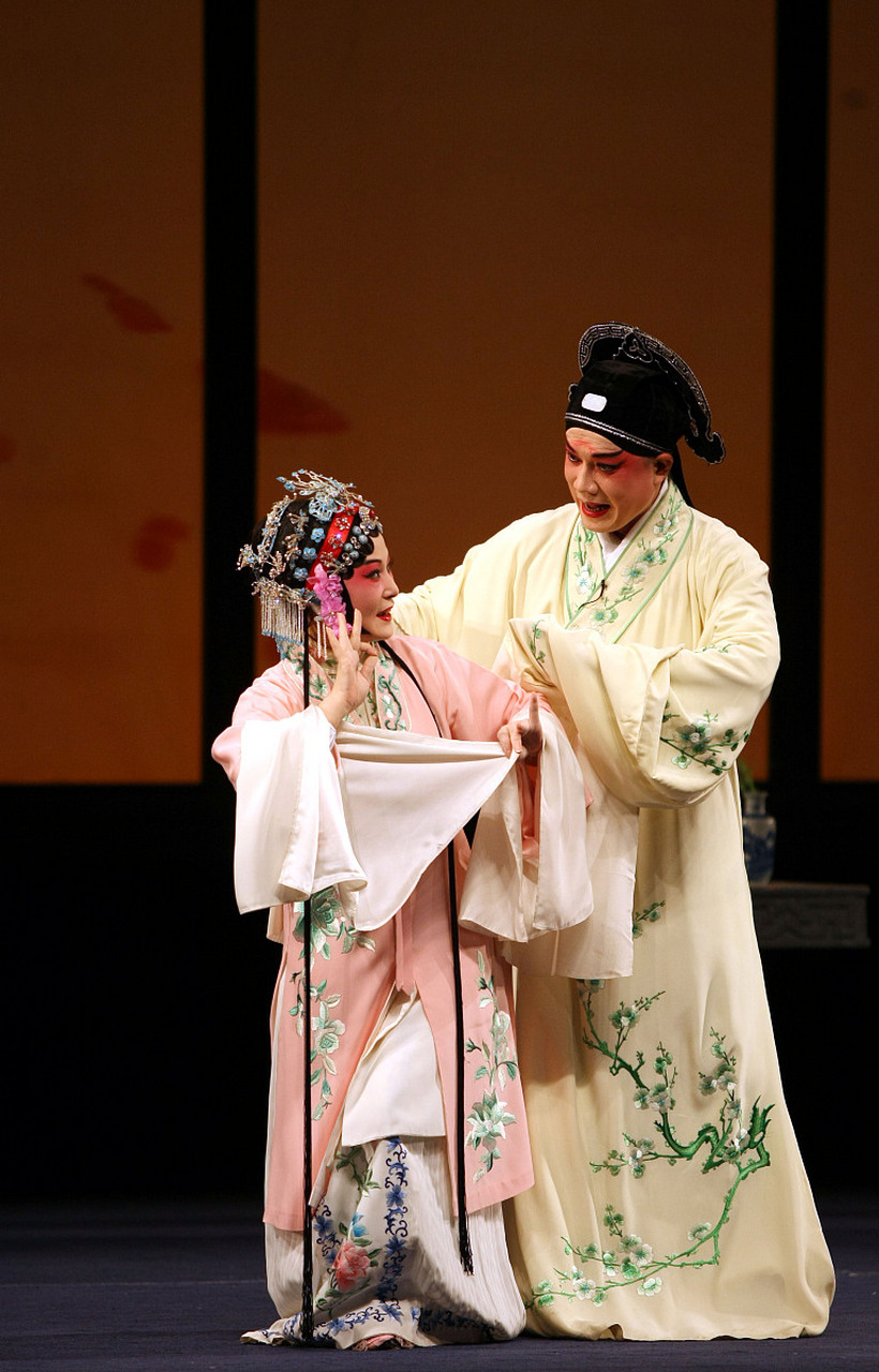 《牡丹亭》原为宜黄腔而作,但所获盛誉却在昆曲.