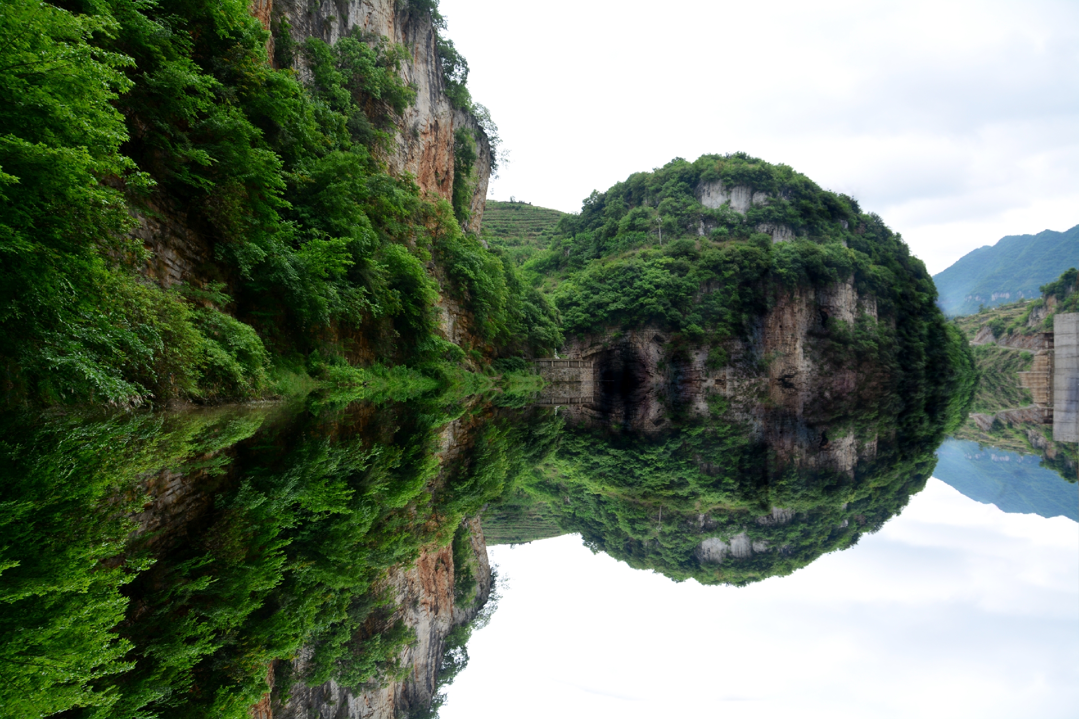 貴州省大方縣大屯村七彩橋大峽谷