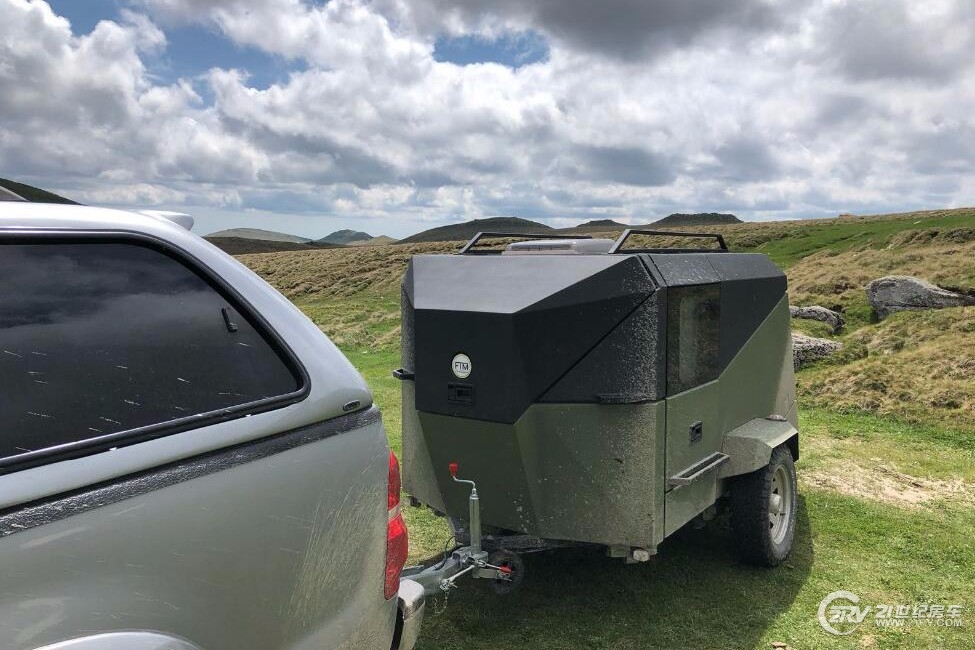 硬汉首选!罗马尼亚产迷你越野拖挂房车migrator