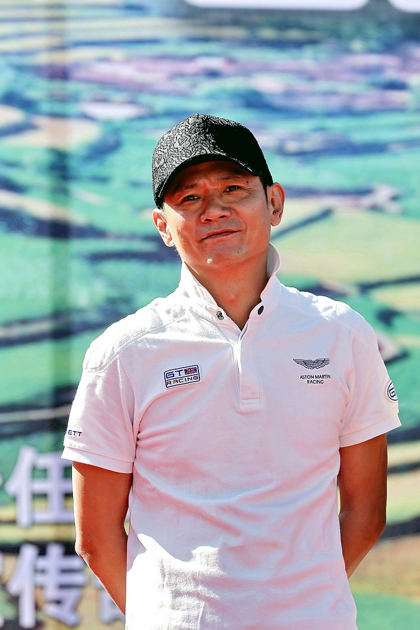 果靖霖:双料影帝的坚持  2009年,果靖霖凭借电影《袁隆平》获得华表奖