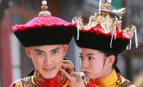 李晟版小燕子剧照,和五阿哥在一起的画面很甜,张张都是经典