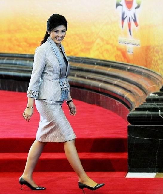 泰国前总理英拉美艳照:包臀裙凸显体态丰盈,最后一张太性感!