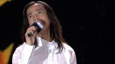 他年龄成谜,他曾靠拾荒度日,一曲朋友别哭唱哭众人,现在怎样了