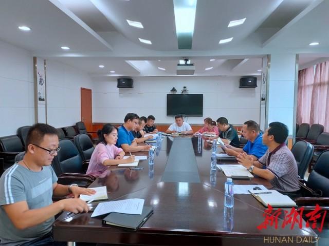 李梦涛深入县水利局督导调度扫黑除恶工作