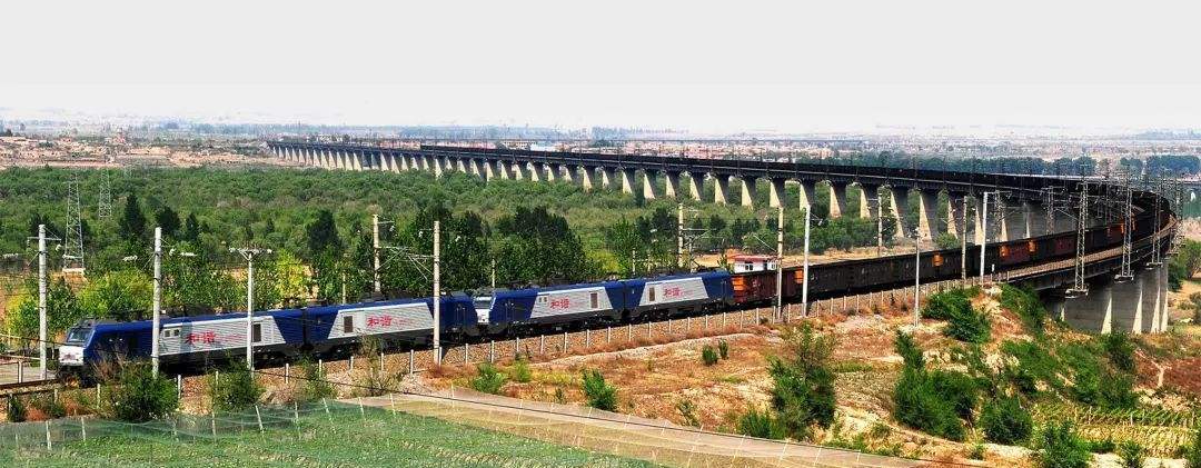 唐山境内大秦铁路上的站点——迁西站