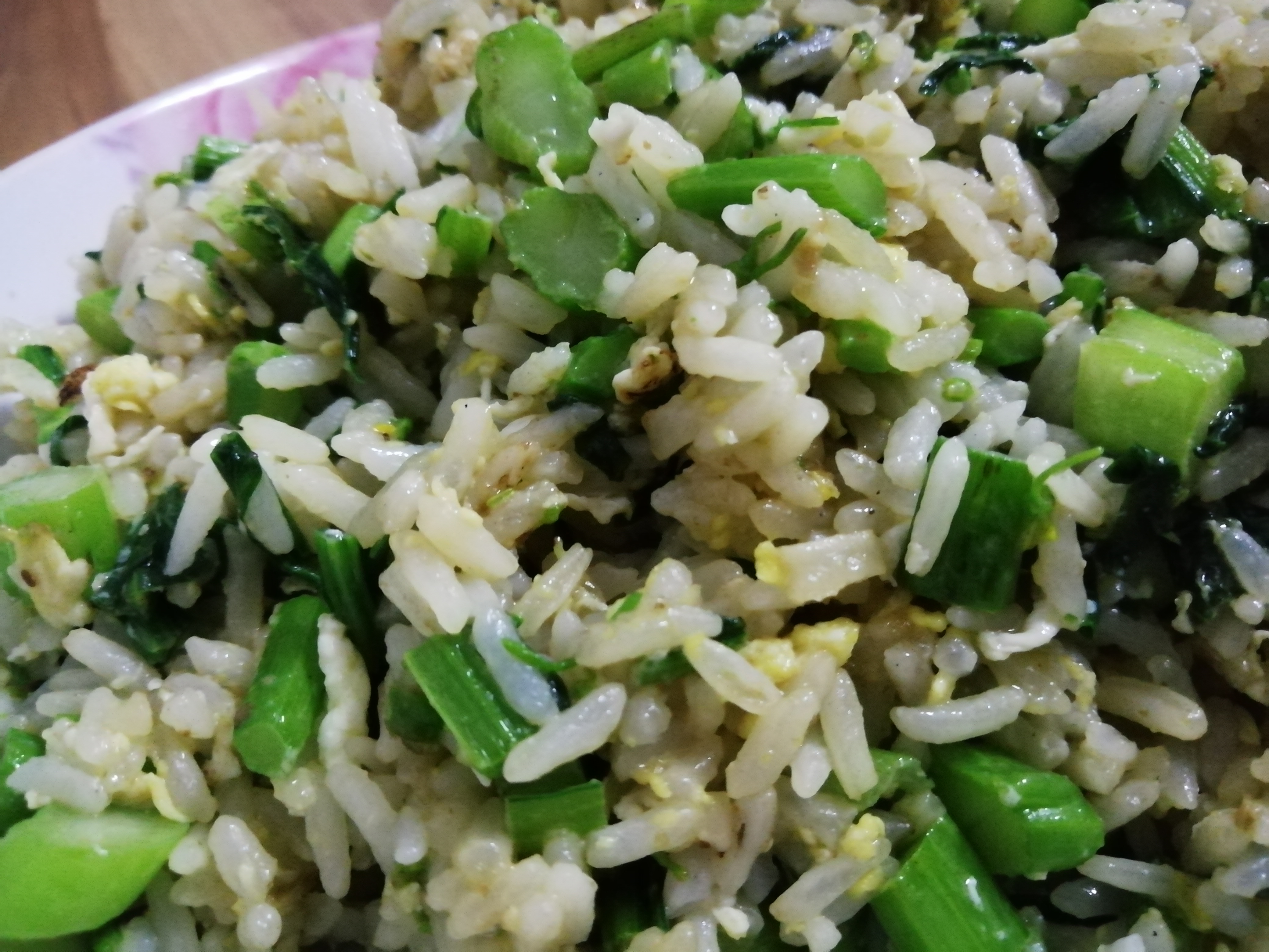 青菜蛋炒饭,一道可以填饱肚子的美食,简单又好吃