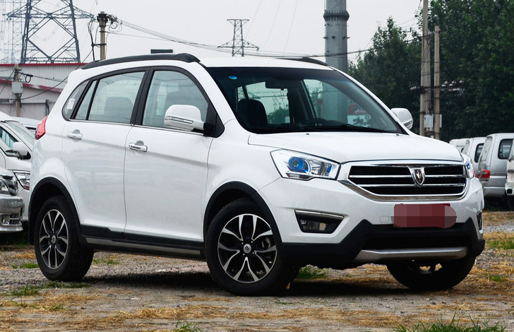 金杯智尚s35操控起来非常轻便,长时间开车不容易疲劳驾驶,指向比较