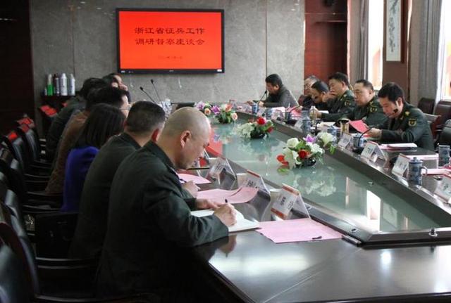 省军区副司令员周少峰来温州市调研高校征兵工作