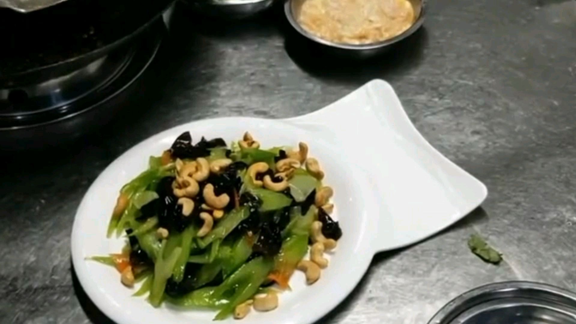 饭店炒菜为什么这么清爽呢?厨师长教你技巧,非常的简单