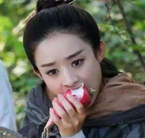 吃戏才考验演技,赵薇吃窝窝头,赵丽颖啃萝卜,看到她:我饿了