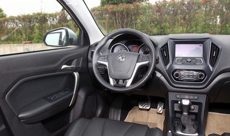 名爵mg锐行内饰实用简洁,布局设计的很有科技感,很上档次.