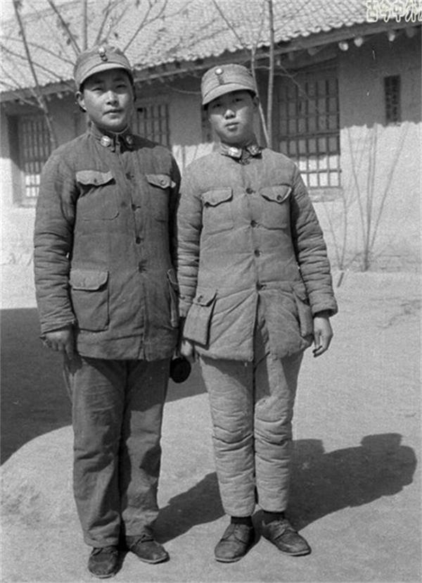 抗战时期时期的宋氏三姐妹,图三的女兵英姿飒爽