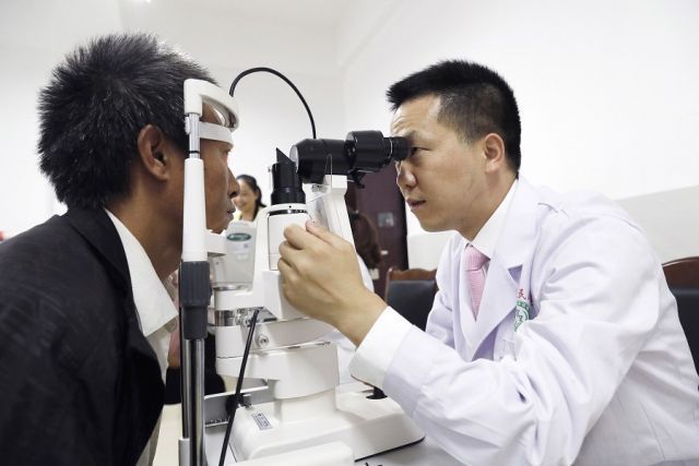 沪上名医 | 上海九院眼科主任医师贾仁兵:又专又精治疗"冷门"疾病