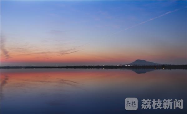 句容美!落日晚霞浸芦花 诗情画意赤山湖