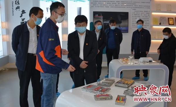 郑州市委常委,组织部长吕挺琳到荥阳市豫龙镇调研"三送一强"活动