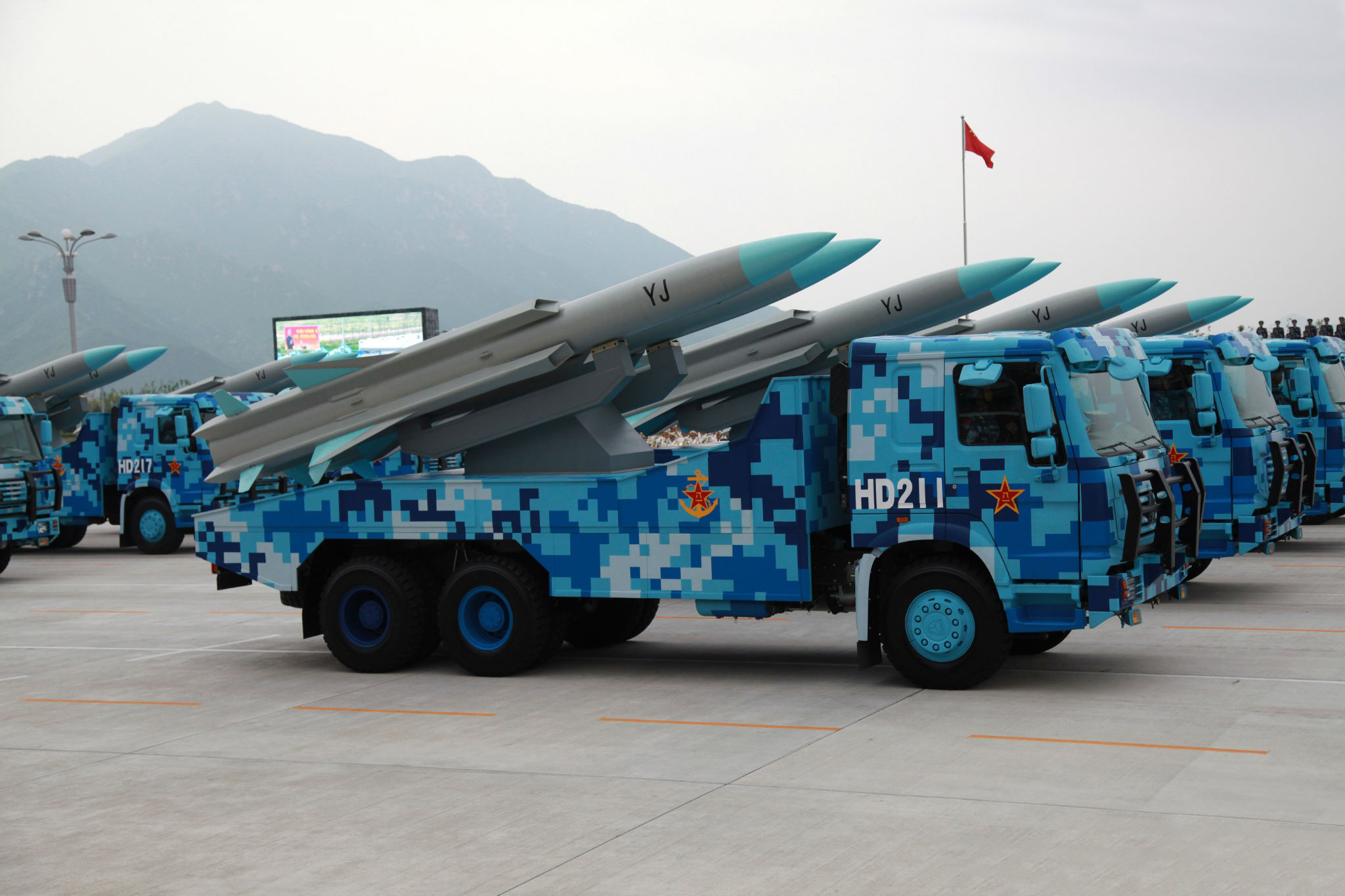 国庆大阅兵上亮相的导弹,是实弹还是模型?看完恍然大悟