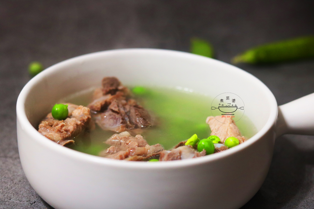 不过,芹菜,西红柿这些蔬菜适合炒着吃,反倒是豌豆既能炒也能炖,和排骨