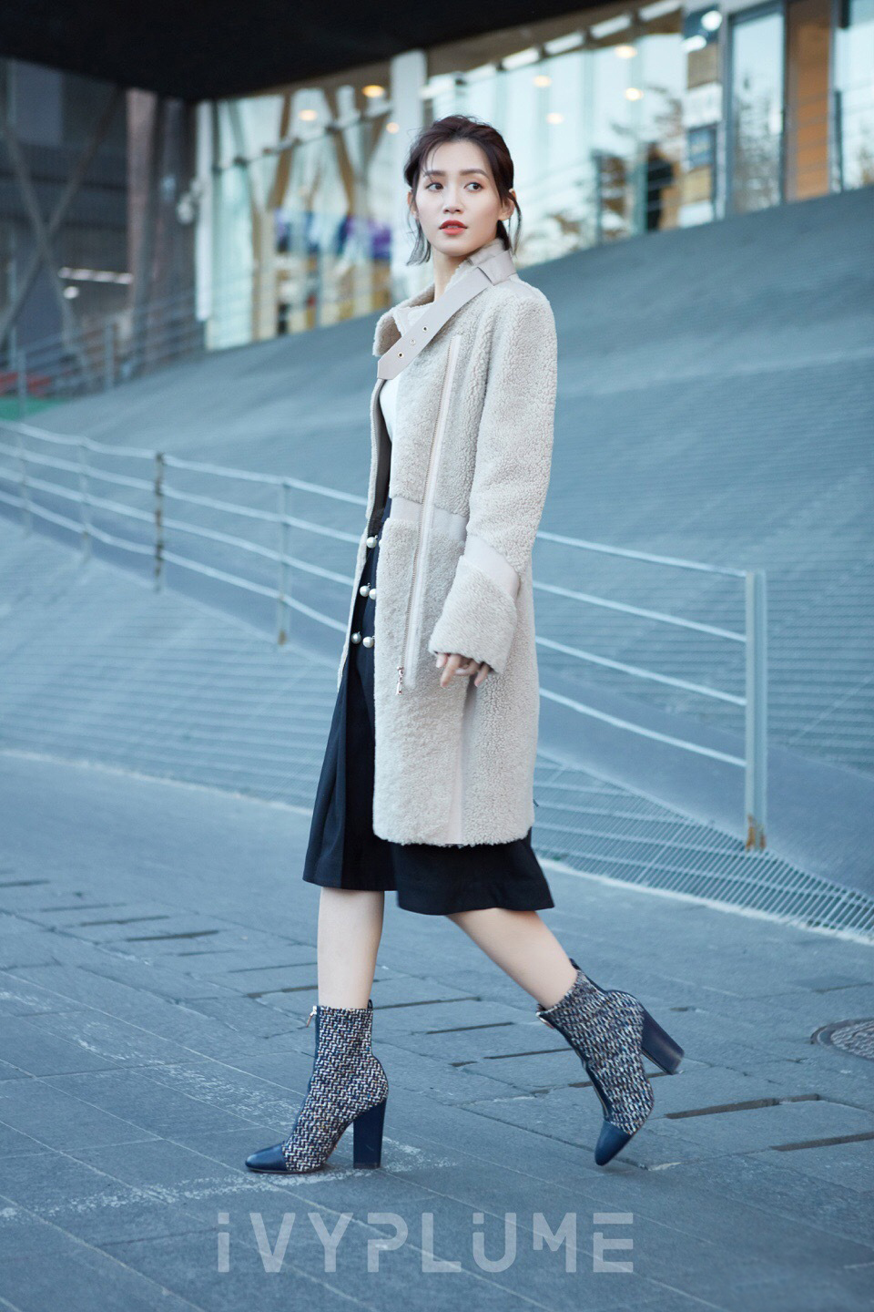 苏青短发时尚大片曝光 尽显早春清爽质感