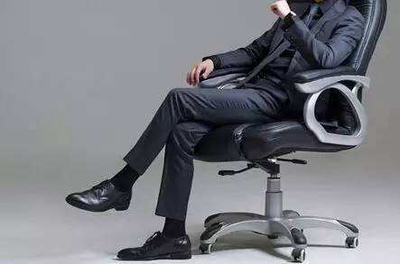 跷二郎腿对身体有害,事实真的如此吗?看完绝对涨知识