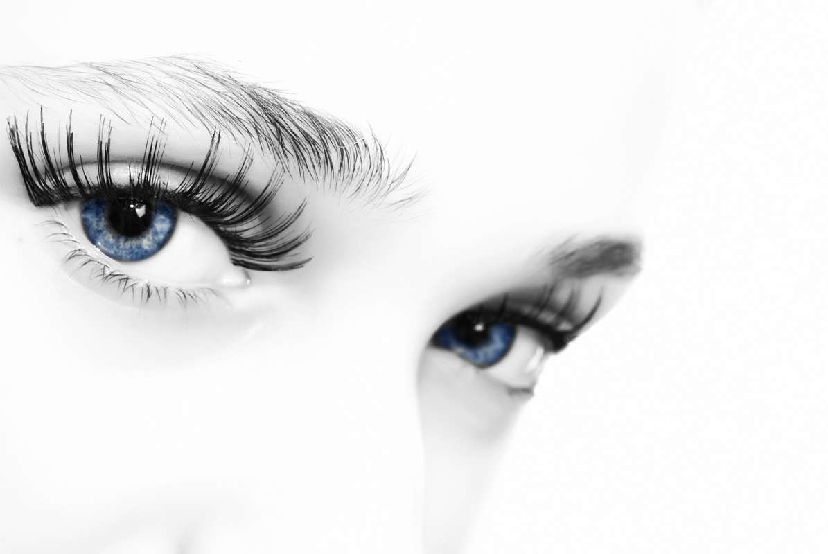 割双眼皮的最适年龄及利益与风险