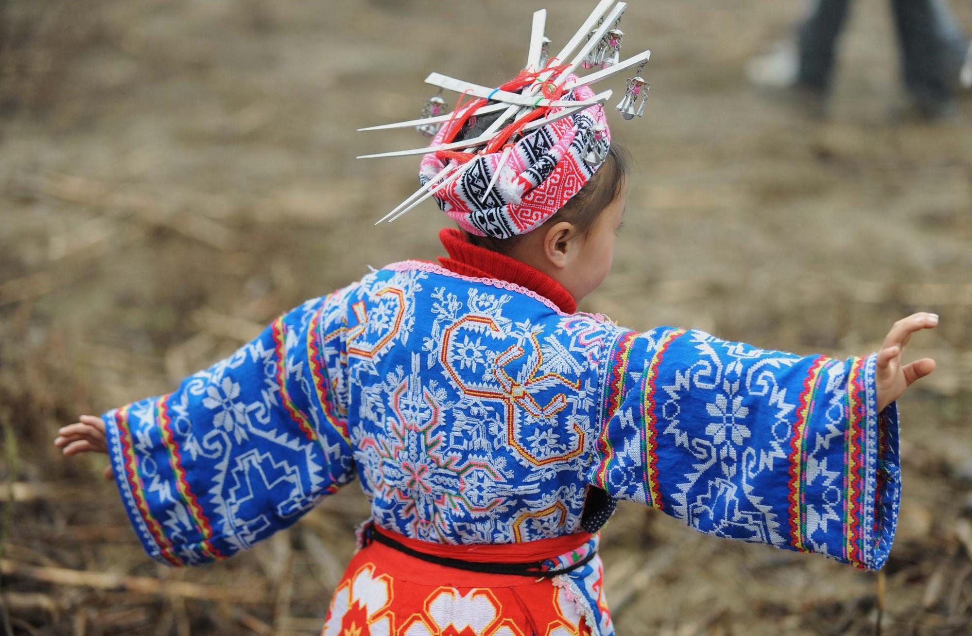 2009年跳花节上的苗族女孩,贵州贵阳花溪区燕楼乡旧