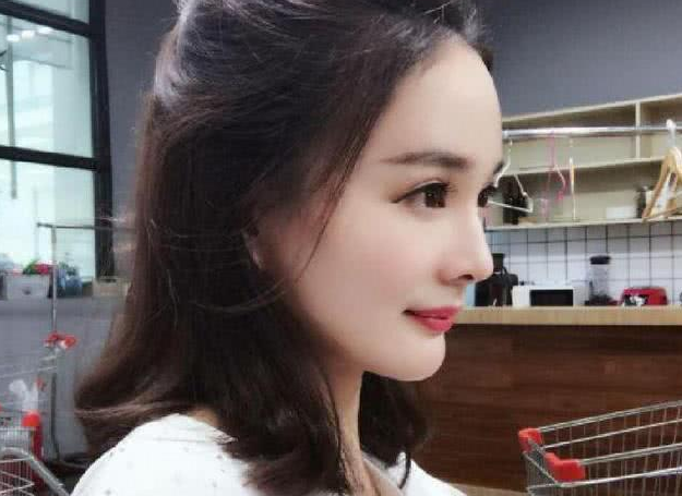 郑爽携替身妍妍出道,一上镜却成见光死,明星和素人差距一目了然