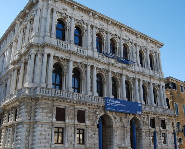 雷佐尼可宫,曾经是诗人布朗宁(robert browning)去世前的住所,如今是