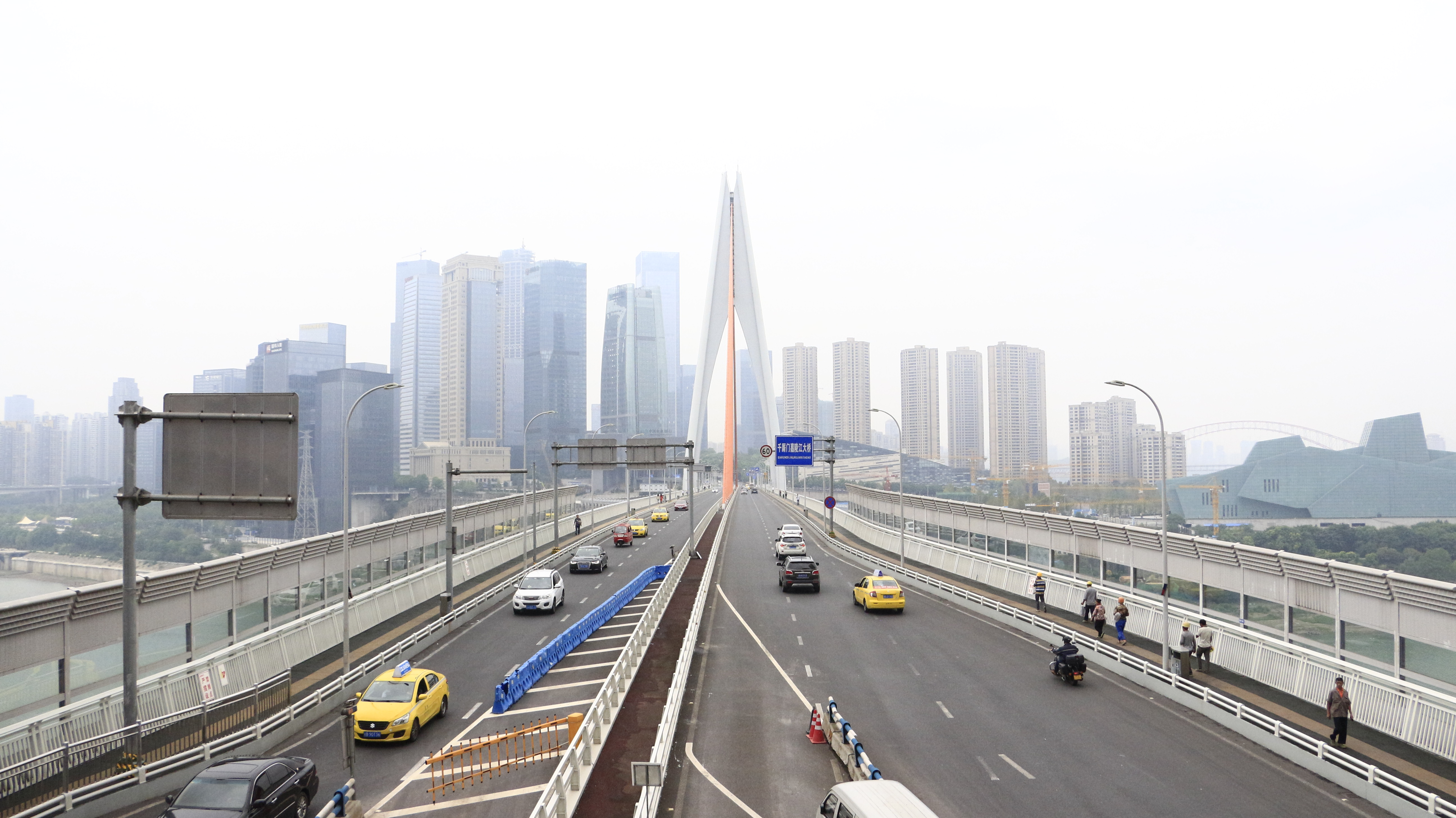 被称为重庆最轻灵的城市桥梁之一,这才明白为什么它象征着友谊