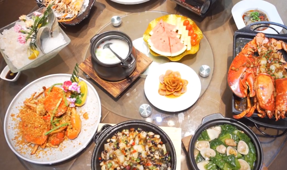 在cbd吃海鲜大餐,这么一大桌种类齐全,聚餐吃得真爽!