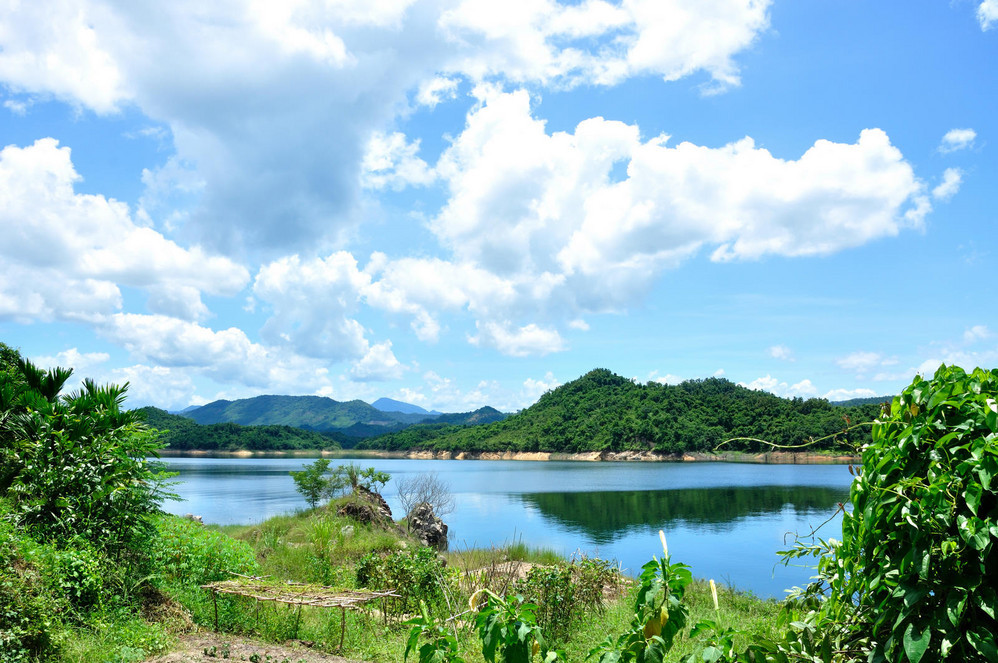盘点景色迷人的旅游景点,从你所熟知的宝鸡嘉陵江源头景区,儋州松涛