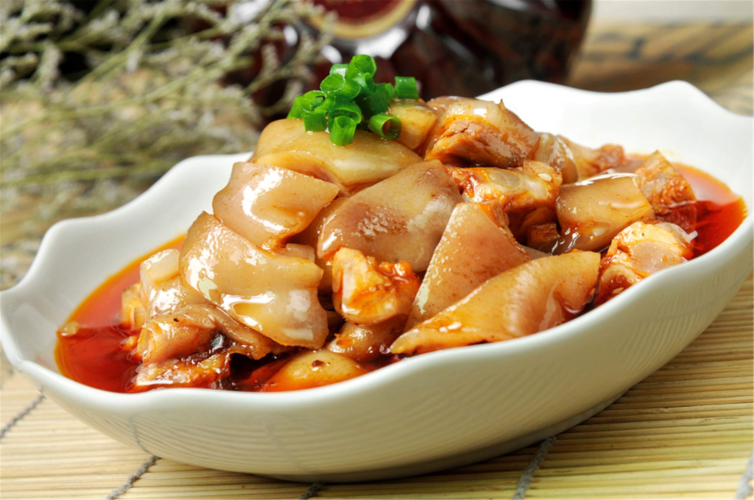 每日推荐6道菜:外焦里嫩,香辣可口,色香味俱全 鲜椒猪蹄:此菜鲜而不俗