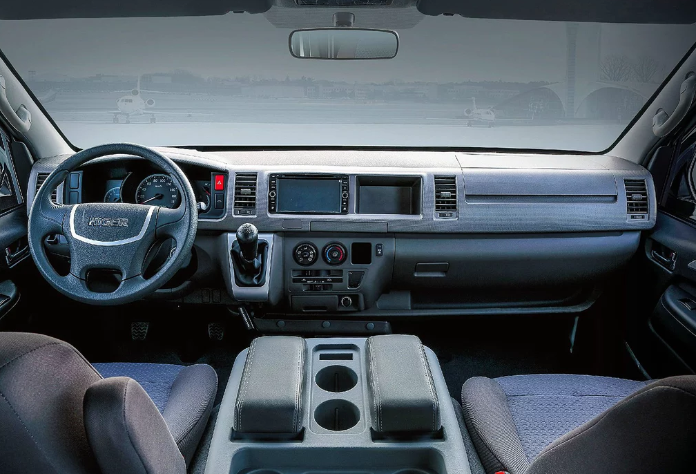 内饰大方简单整洁!