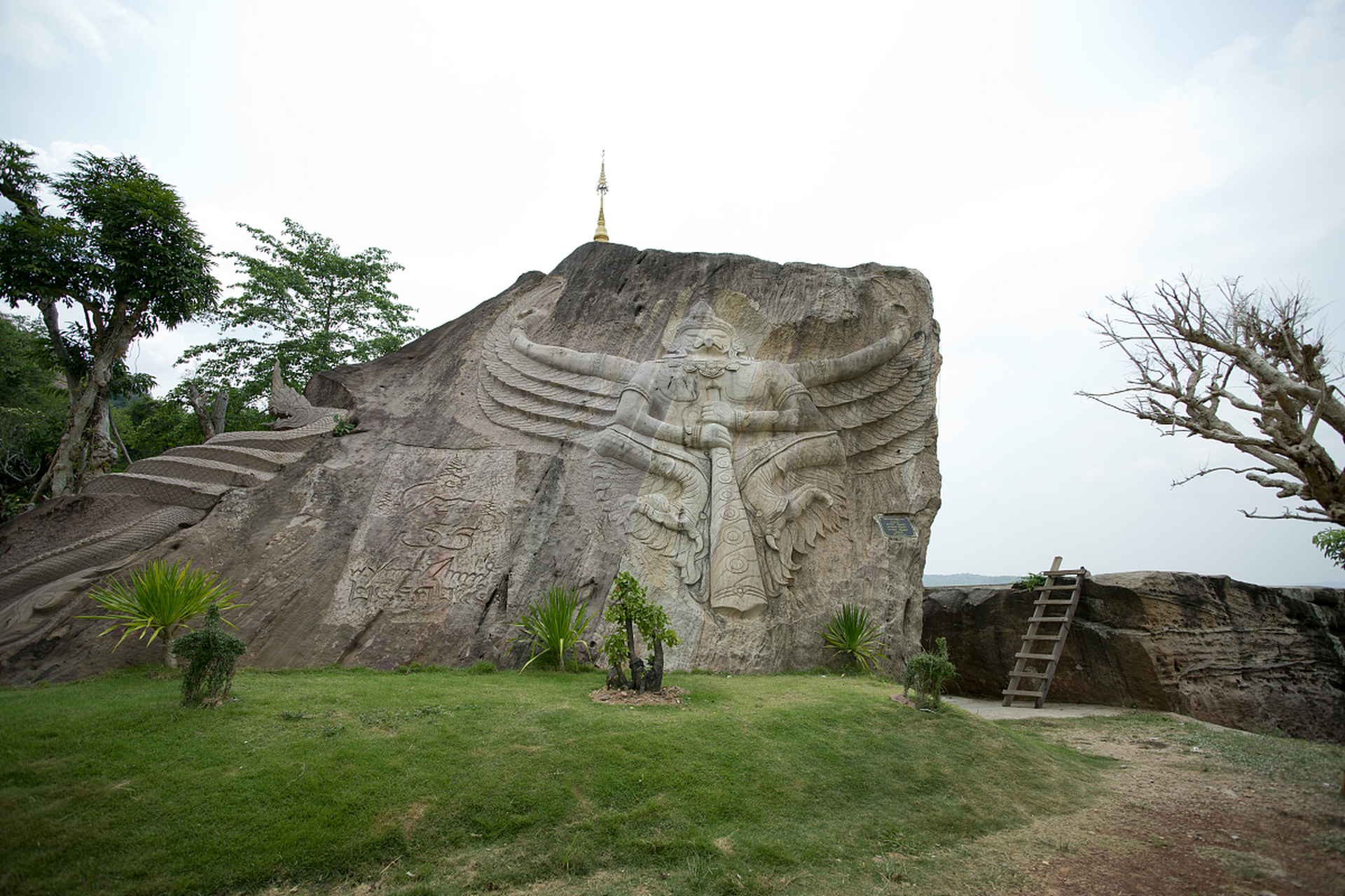 半壁山古战场旅游区,是一处充满历史文化气息的旅游胜地.