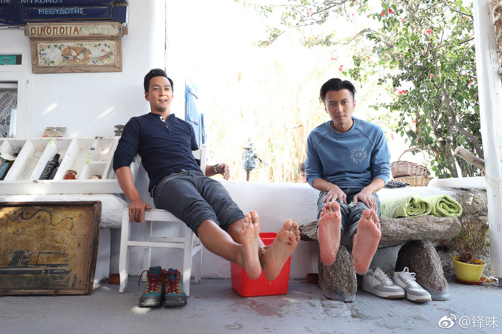 "厨师"霆锋"建筑师"彦祖 在希腊奉献脚底料理