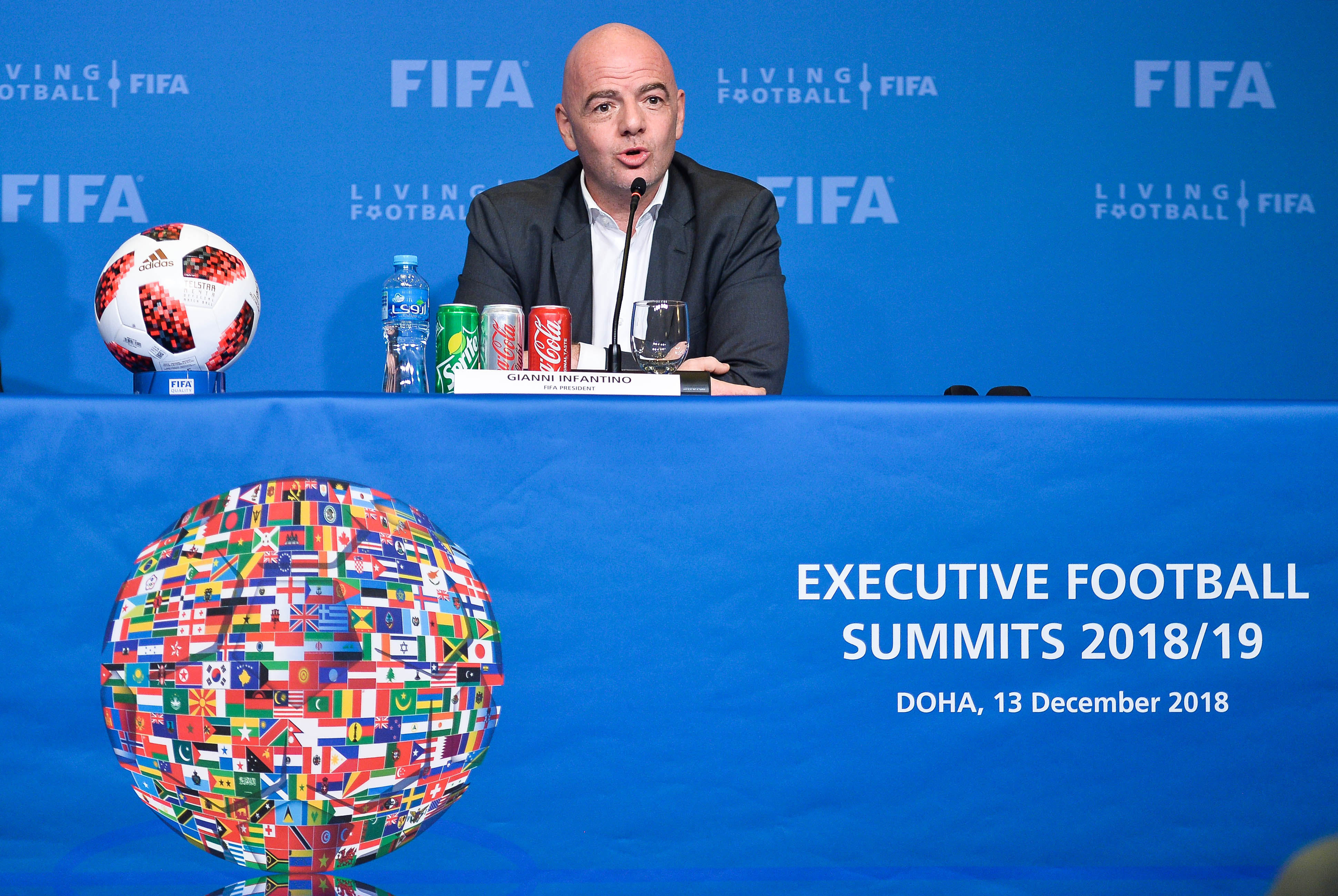 足球——国际足联多哈峰会举行新闻发布会