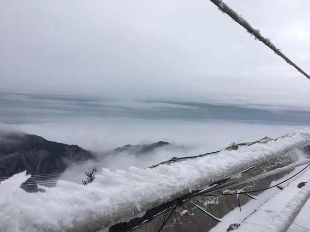 台湾玉山下雪图片