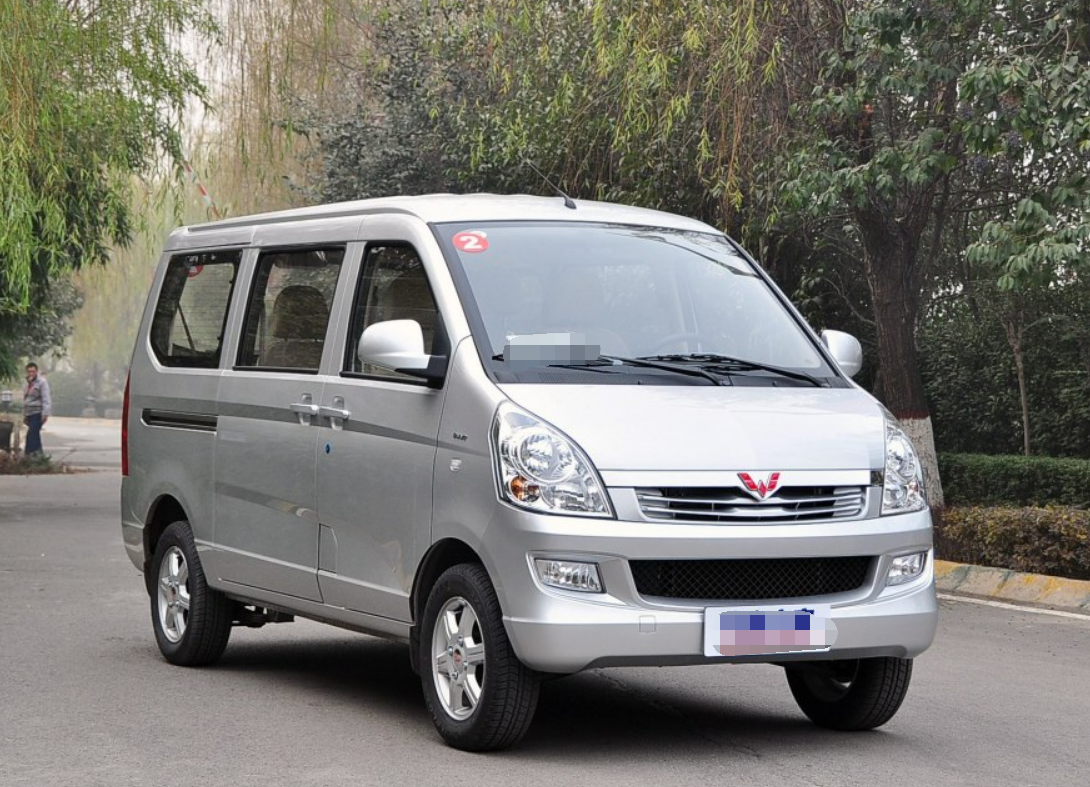 开着时尚前卫大方的五菱-五菱荣光,工艺质量精细,颜值在线,外观符合我