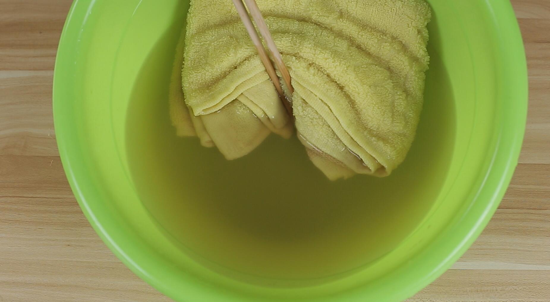 小婴儿用的毛巾,就算是新买的,你也要这样洗干净才能用