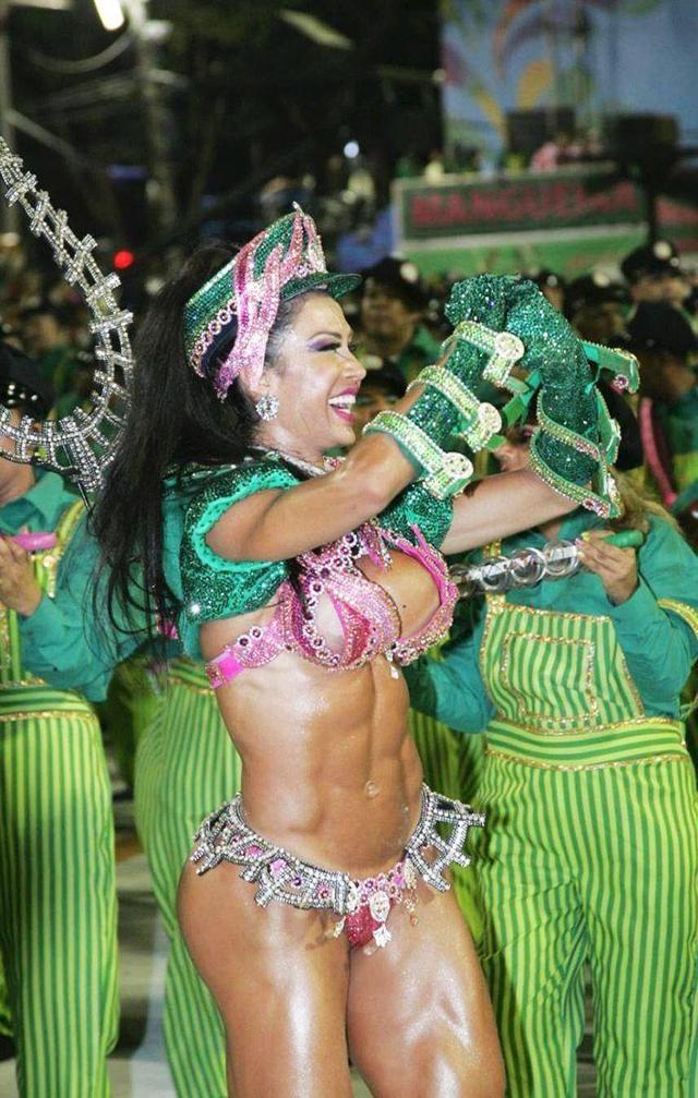 巴西桑巴舞女王,舞越跳越美,肌肉却越练越大