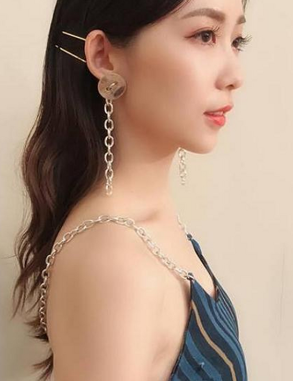 安唯绫因奇门遁甲老板娘走红!又媚又狠惹人爱!