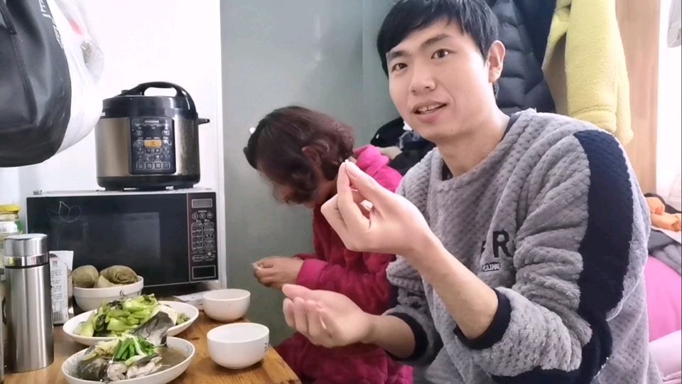 糖尿病夫妇晚饭,清蒸鳊鱼,青菜炖豆腐,血糖稳稳的!